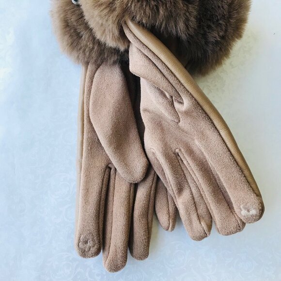London Fog Faux Fur Gloves Women’s  Touch Screen Compatible Tan NWT - Picture 5 of 6